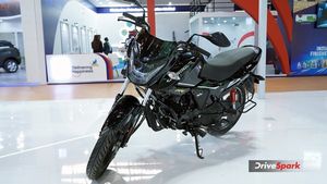 2023 ഓട്ടോ എക്‌സ്‌പോ; ഗ്ലാമര്‍ എക്‌സ്‌ടെകിന് ഫ്ലെക്സ് ഫ്യൂവല്‍ സമ്മാനിച്ച് ഹീറോ