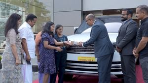 കേരളത്തിലെ ആദ്യത്തെ റേഞ്ച് റോവർ ഓട്ടോബയോഗ്രഫി സ്വന്തമാക്കി നിർമാതാവ് ജോബി ജോർജ്