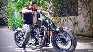 മസിൽമാൻ്റെ 'മസിൽ' ബൈക്കുകൾ; RD350 മുതൽ യമഹ V-മാക്‌സ് വരെ!