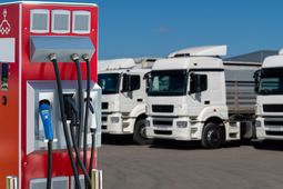 Electric Truck വിപ്ലവത്തിന് ഡല്‍ഹി; സര്‍ക്കാര്‍ ട്രക്കുകള്‍ വൈദ്യുതീകരിക്കാന്‍ 'പ്ലാന്‍' 