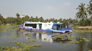 ജനങ്ങൾ നെഞ്ചിലേറ്റുമോ ഈ വാട്ടർ മെട്രോയെ? ആദ്യ ദിനം ഫെറികൾ ഉപയോഗിച്ചത് 6,500 -ലധികം യാത്രക്കാർ