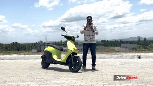 ഇവി സെഗ്മെന്റ് കൈപ്പിടിയിലാക്കാൻ ഓല, S1 എയർ റിവ്യൂ വീഡിയോ കാണാം