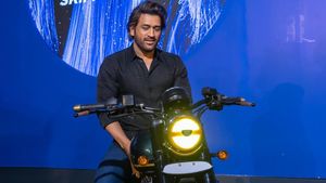 ഗരാജ് വീണ്ടും വലുതാക്കി ധോണി; താരം സ്വന്തമാക്കിയ 'സ്‌പെഷ്യല്‍' ബൈക്ക് ഏതെന്ന് കണ്ടോ?