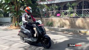 ഓലയ്ക്കും ഏഥറിനും ചേതക് ഇവി വെല്ലുവിളിയാകുമോ; വീഡിയോ റിവ്യൂ കാണാം