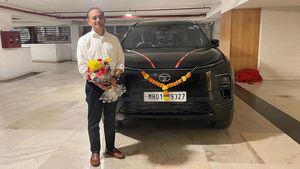 കോടീശ്വരനായ മോത്തിലാൽ ഓസ്വാൾ സ്വന്തമാക്കിയത് ടാറ്റയുടെ ഈ ഉരുക്കുവണ്ടി; ചിത്രങ്ങൾ വൈറൽ