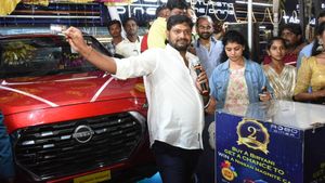 ഇതൊക്കെയാണ് മോനെ ഭാഗ്യം...! ബിരിയാണി കഴിച്ചപ്പോള്‍ കിട്ടിയത് 7 ലക്ഷം രൂപയുടെ നിസാന്‍ കാര്‍