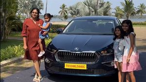 ഇനി യാത്ര 23 ലക്ഷത്തിന്റെ സെഡാനിൽ, പുത്തൻ കാർ സ്വന്തമാക്കി 'ചക്കപ്പഴത്തിലെ ആശ'