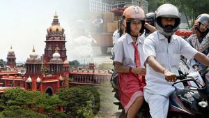 ആ വേല കൈയ്യിലിരിക്കട്ടെ! ഹെൽമെറ്റ് ഇട്ടിരുന്നില്ല എന്ന പേരിൽ നഷ്ടപരിഹാരം തള്ളാനാവില്ലെന്ന് മദ്രാസ് ഹൈക്കോടതി