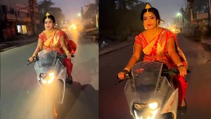 സാരി തുമ്പിൽ സ്പോട്സ് ബൈക്കിനെ മെരുക്കി സുന്ദരി; ട്രെൻഡിംഗായി നവ വധുവിന്റെ ബൈക്ക് റൈഡിംഗ് വീഡിയോ
