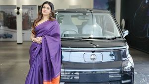 കോടികളുടെ കാര്‍ വേണ്ട! പിറന്നാളിന് 7 ലക്ഷത്തിന്റെ ഇവി സ്വയം സമ്മാനിച്ച് അയല്‍പക്കത്തെ സുന്ദരി