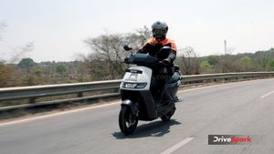 പൈസ വസൂൽ! ടൺ കണക്കിന് സൗകര്യങ്ങളുമായി ഇന്ത്യയിലെ ബെസ്റ്റ് ഓൾ റൗണ്ട് ഇലക്ട്രിക് സ്കൂട്ടറുകൾ ഇവയൊക്കെ