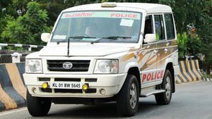 എന്ത് വിധിയിത്... വല്ലാത്ത ചതിയിത്; ഡീസലടിക്കാൻ കാശില്ല! ആക്രി വണ്ടികൾ വിറ്റ് പണം കണ്ടെത്താനൊരുങ്ങി പൊലീസ്
