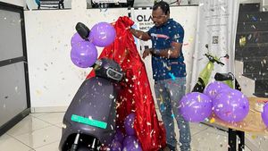 പെട്രോളടിക്കുന്ന പൈസ ബാങ്കിൽ ഇടാം, 20,000 രൂപ വിലക്കുറവിൽ ഇലക്‌ട്രിക് സ്‌കൂട്ടറുകൾ തരാമെന്ന് ഓല