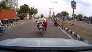 ദിസ് ഈസ് 'റാംഗ്'..! റോംഗ് സൈഡ് എടുക്കുന്നവരുടെ ലൈസന്‍സ് തെറുപ്പിക്കുമെന്ന് പൊലീസ്