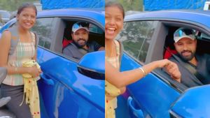 ഇന്ത്യൻ ക്യാപ്റ്റൻ ആരാധികയെ കണ്ടപ്പോൾ ചെയ്തത് കണ്ടോ, വൈറൽ വീഡിയോ കാണാം