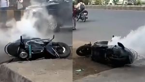 കത്തിയിട്ടില്ല, വെറും പുക മാത്രം... ചേതക് വിവാദത്തില്‍ ബജാജിന്റെ പ്രതികരണം