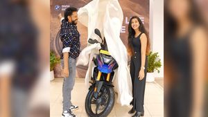 ഭർത്താവിന് 4 ലക്ഷത്തിൻ്റെ സ്നേഹസമ്മാനം നൽകി പ്രശസ്ത യുട്യൂബർ, വൈറൽ വീഡിയോ കാണാം