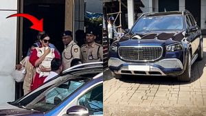 വിമാനത്തിൽ നിന്നും 3.77 കോടിയുടെ കാറിലേക്ക്, കുഞ്ഞ് ദുവയെ ചേർത്ത് പിടിച്ച് ഇന്ത്യൻ സിനിമയുടെ രാജ്ഞി