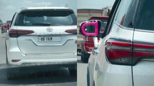 ഫോർച്ച്യൂണറിൻ്റെ മാനം കപ്പൽ കയറിയല്ലോ; സൈഡ് മിറർ പോയാൽ ഇങ്ങനെയൊക്കെ ചെയ്യാമോ