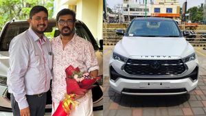 അഭിനയിക്കുന്ന പടങ്ങളെല്ലാം വാരുന്നത് കോടികൾ, 41.88 ലക്ഷത്തിന്റെ എംപിവി വാങ്ങുന്ന ആദ്യ മലയാളിയായി കുട്ടേട്ടൻ