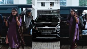 മിനിസ്ക്രീനിലെ സുന്ദരിയുടെ കുടുംബത്തിലേക്ക് പുതിയ അതിഥി, ആഡംബര എംപിവിയെ സ്വീകരിക്കാനെത്തി സജിത 