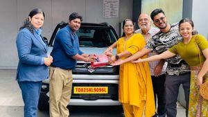 8 ദിവസം കൊണ്ട് 1.65 ലക്ഷം വീട്ടിൽ മാരുതി! കൊടുത്തുതീര്‍ക്കാനുള്ളത് 2.50 ലക്ഷം യൂണിറ്റ്