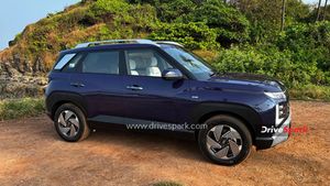 മാരക അപ്‌ഡേറ്റ് ലഭിച്ചിട്ടും വില 8 ലക്ഷത്തില്‍ താഴെ! എസ്‌യുവി വാങ്ങാന്‍ ഹ്യുണ്ടായി ഷോറൂമില്‍ വരിനിന്ന് ജനം