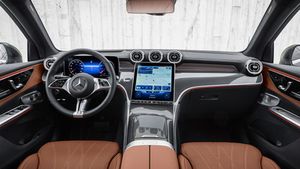 SUV മുതൽ AMG വരെ; ആഡംബര കാറുകളുടെ രാജാവ് MERCEDES BENZ തന്നെ