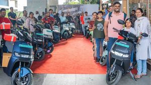 ദിവസവും വില്‍ക്കുന്നത് 460 സ്‌കൂട്ടറുകള്‍! 160KM റേഞ്ചുള്ള വിലകുറഞ്ഞ സ്‌കൂട്ടര്‍ വാങ്ങിക്കൂട്ടി കുടുംബങ്ങൾ