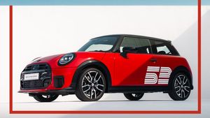 കാറുകളിലെ മഹാറാണിയുടെ ചെത്ത് മോഡലുമായി മിനി, ബുക്കിംഗ് തുടങ്ങി; വേണ്ടവർ വേഗം ഷോറൂമിലേക്ക് വിട്ടോ