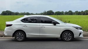 27.1 KM മൈലേജുള്ള ഹൈബ്രിഡ് കാർ 1.97 ലക്ഷം രൂപ വിലക്കുറവിൽ വിറ്റഴിച്ച് ഹോണ്ട, മറ്റ് മോഡലുകളും ആദായവിലയിൽ 