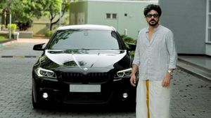 എന്തൂട്ടാ ഡോണ്‍  സെബാസ്റ്റ്യന്റെ സെറ്റപ്പ്..! യാത്രകള്‍ ബിഎംഡബ്ല്യുവിലേക്ക് മാറ്റി സാഗര്‍ സൂര്യ