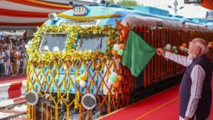 ഇന്ത്യയിലെ ആദ്യത്തെ ഹൈഡ്രജന്‍ ട്രെയിന്‍ ഓടിത്തുടങ്ങി, ഫ്ലാഗ്ഓഫ് ചെയ്‌ത് പ്രധാനമന്ത്രി