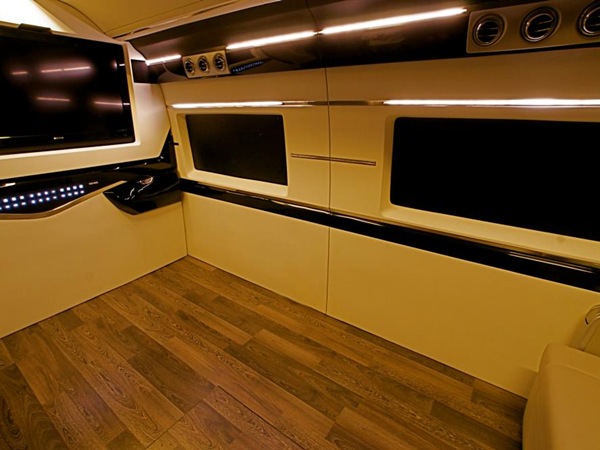 ഷാരൂഖിന്‍റെ വാനിറ്റി വാന്‍