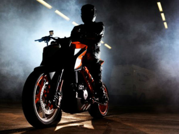 കെടിഎം 1290 സൂപ്പര്‍ ഡ്യൂക്ക് ആര്‍ നേക്കഡ്