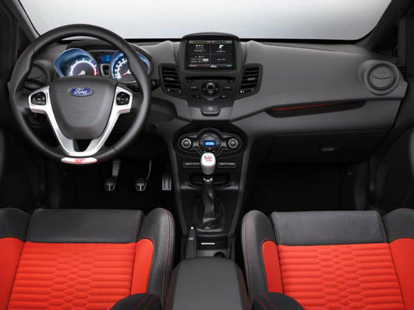 2014 ഫോര്‍ഡ് ഫിയസ്റ്റ ഹാച്ച്ബാക്ക്