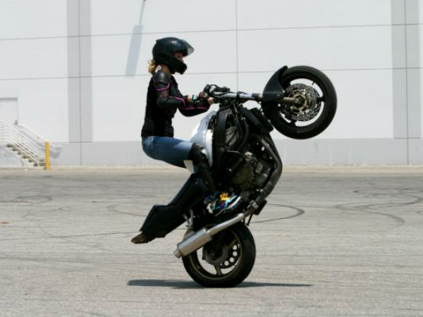 ലേ പീറ്റേഴ്‍സന്‍റെ സ്റ്റണ്ട് ബൈക്കിംഗ്