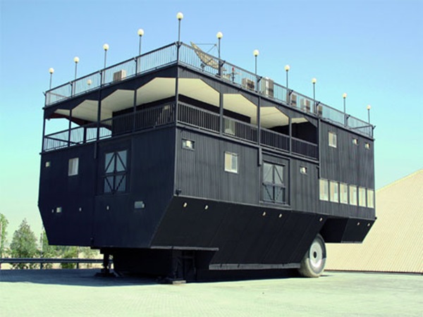 മഴവില്‍ ശൈഖിന്‍റെ കൂടുതല്‍ വിചിത്രവാഹനങ്ങള്‍ കാണാം