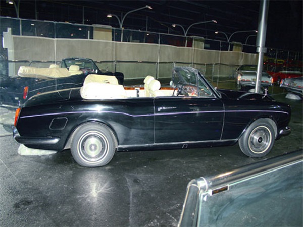 മഴവില്‍ ശൈഖിന്‍റെ കൂടുതല്‍ വിചിത്രവാഹനങ്ങള്‍ കാണാം