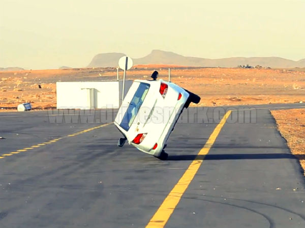 ഹ്യൂണ്ടായ് വെര്‍ണയെ അറബികള്‍ പീഡിപ്പിക്കുന്നു