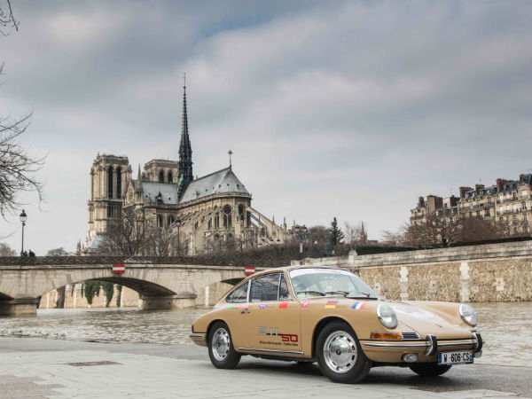 പോഷെ 911 ലോക സഞ്ചാരത്തില്‍