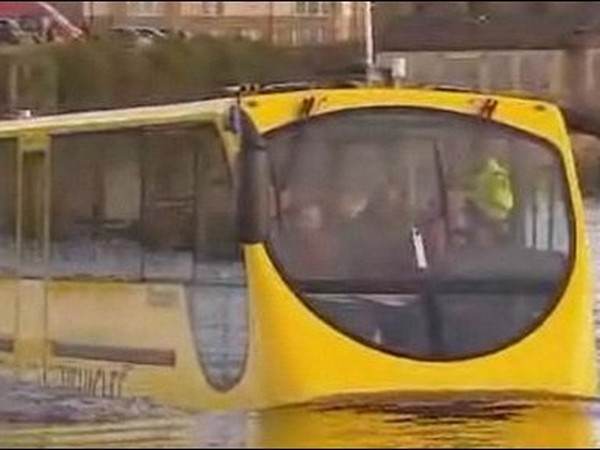 മെഡിറ്ററേനിയന്‍ കടലില്‍ ഒരു ബസ്സ്