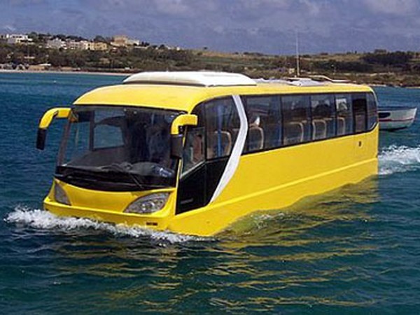 മെഡിറ്ററേനിയന്‍ കടലില്‍ ഒരു ബസ്സ്