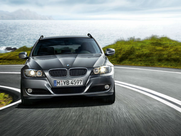 'ഓട്ടോ', 'പാര്‍ക്ക്', 'ഹെഡ്‍ലൈറ്റ്സ്'