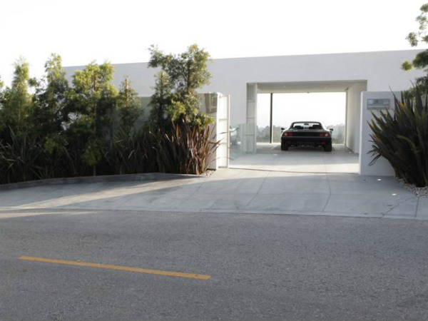 House Built Around A Ferrari 512 BBI