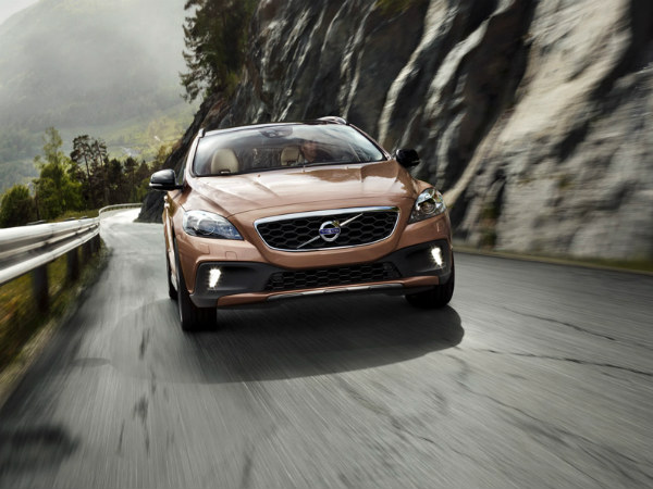 Volvo V40 Cross Country Launched