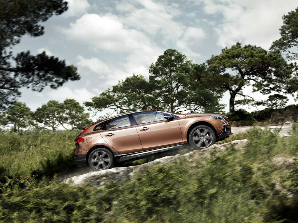 Volvo V40 Cross Country Launched