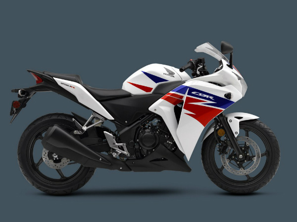 നീലയും ചുവപ്പും ഗ്രാഫിക്സ് ഉള്ള ഈ പതിപ്പ് ഇന്ത്യയിലേക്ക് വരുന്നവയില്‍ പെടുന്നു