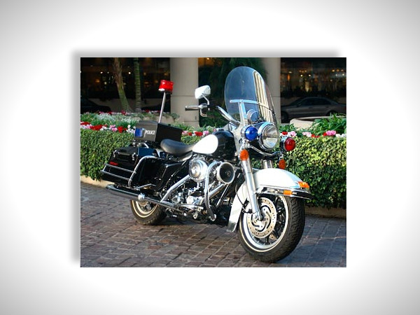 2001 ഹാര്‍ലി ഡേവിസന്‍ ടൂറിംഗ് പൊലീസ് മോട്ടോര്‍സൈക്കിള്‍