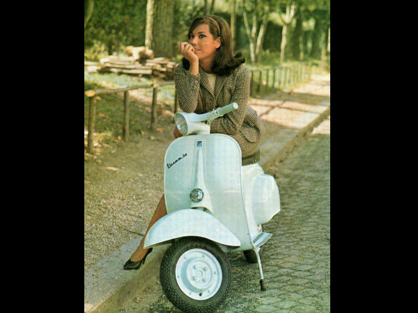 ക്ലാസിക് വെസ്പ സ്കൂട്ടർ പോസ്റ്ററുകള്‍